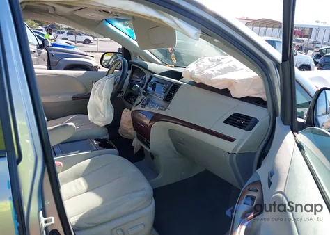 2012 Toyota Sienna Xle V6 8 Passenger z USA, uszkodzony, nr VIN 5TDYK3DC7CS203553